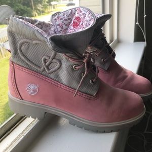 Timberland Pink Heart women’s boots size 8.5